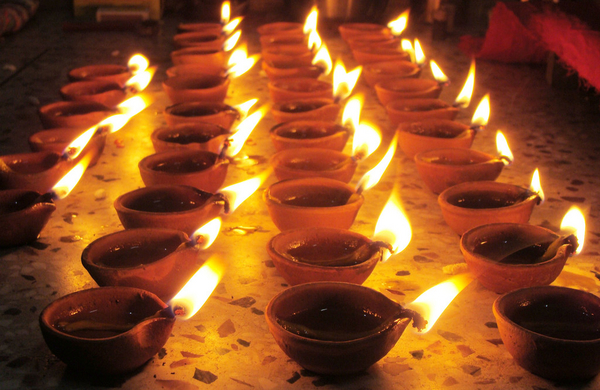 oil lamp in rows Diwali COLOURBOX7069502
